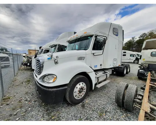 FREIGHTLINER COLUMBIA 120 CAB