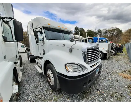 FREIGHTLINER COLUMBIA 120 CAB