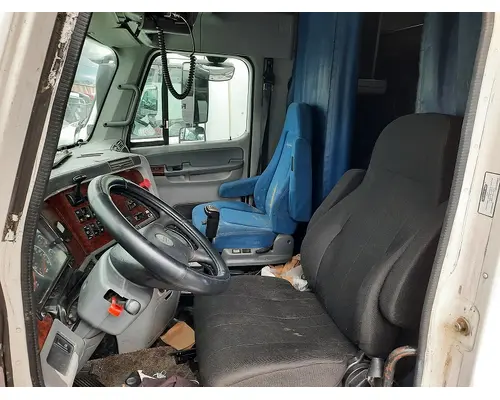 FREIGHTLINER COLUMBIA 120 CAB