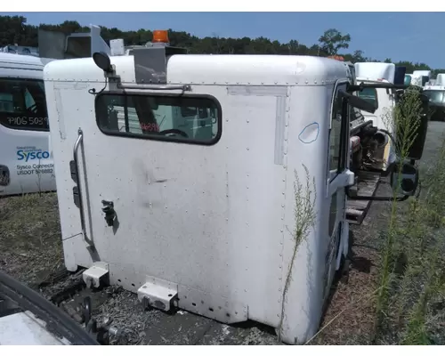 FREIGHTLINER COLUMBIA 120 CAB