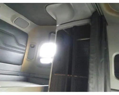 FREIGHTLINER COLUMBIA 120 CAB