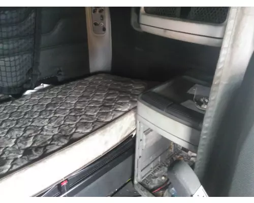 FREIGHTLINER COLUMBIA 120 CAB