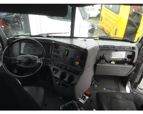 FREIGHTLINER COLUMBIA 120 CAB