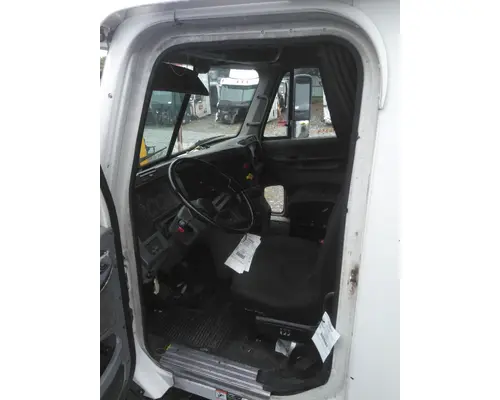FREIGHTLINER COLUMBIA 120 CAB