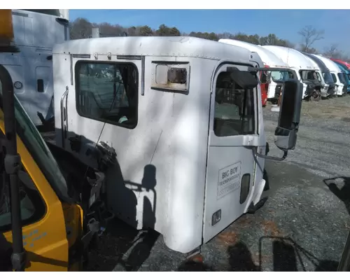 FREIGHTLINER COLUMBIA 120 CAB