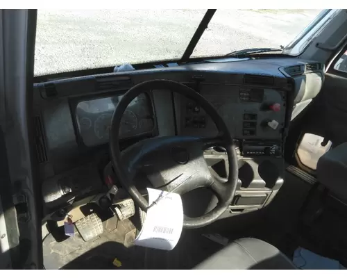 FREIGHTLINER COLUMBIA 120 CAB