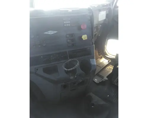 FREIGHTLINER COLUMBIA 120 CAB