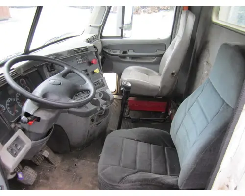FREIGHTLINER COLUMBIA 120 CAB