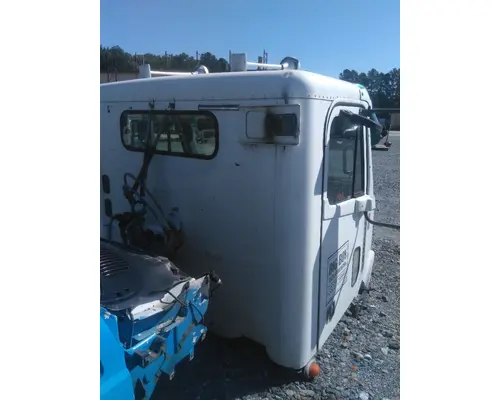 FREIGHTLINER COLUMBIA 120 CAB