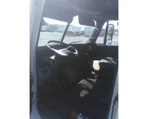 FREIGHTLINER COLUMBIA 120 CAB