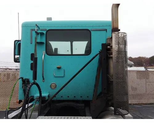 FREIGHTLINER COLUMBIA 120 CAB