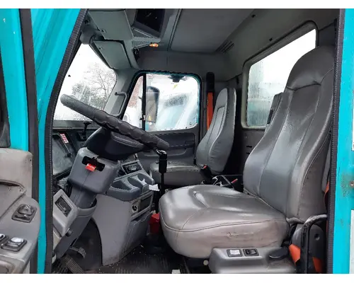 FREIGHTLINER COLUMBIA 120 CAB