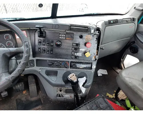 FREIGHTLINER COLUMBIA 120 CAB