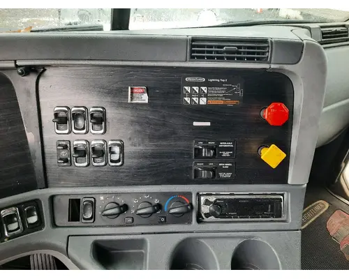 FREIGHTLINER COLUMBIA 120 CAB