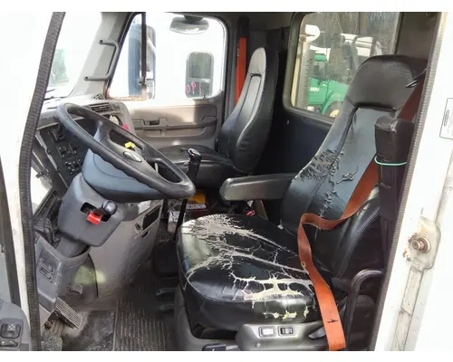 FREIGHTLINER COLUMBIA 120 CAB