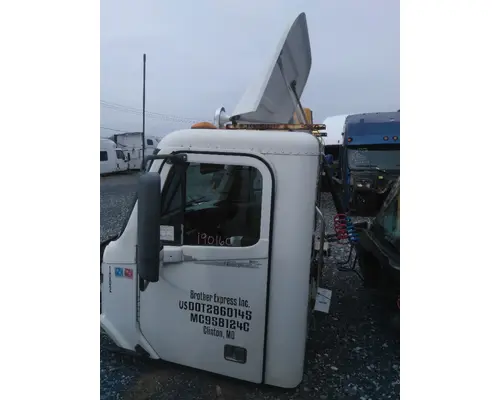 FREIGHTLINER COLUMBIA 120 CAB