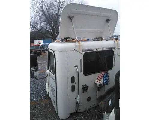 FREIGHTLINER COLUMBIA 120 CAB