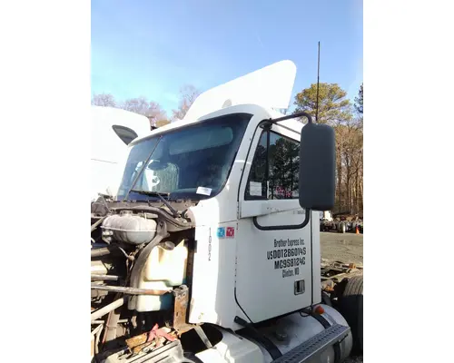 FREIGHTLINER COLUMBIA 120 CAB