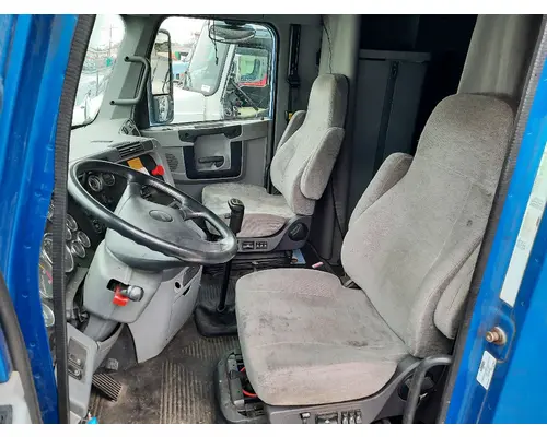 FREIGHTLINER COLUMBIA 120 CAB