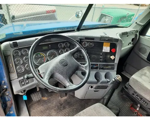 FREIGHTLINER COLUMBIA 120 CAB