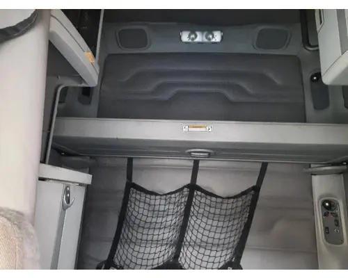 FREIGHTLINER COLUMBIA 120 CAB