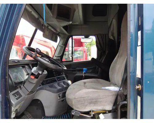 FREIGHTLINER COLUMBIA 120 CAB