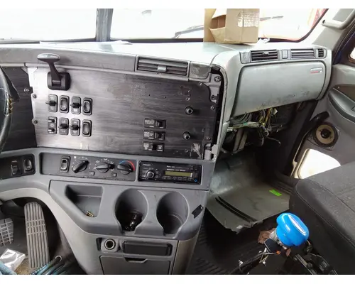 FREIGHTLINER COLUMBIA 120 CAB