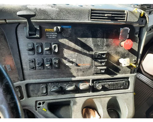 FREIGHTLINER COLUMBIA 120 CAB