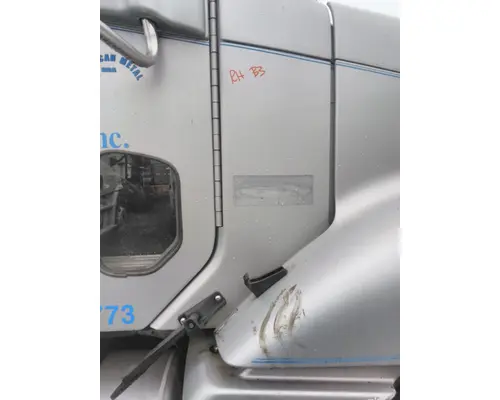 FREIGHTLINER COLUMBIA 120 COWL