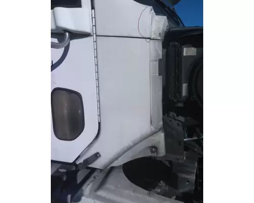 FREIGHTLINER COLUMBIA 120 COWL