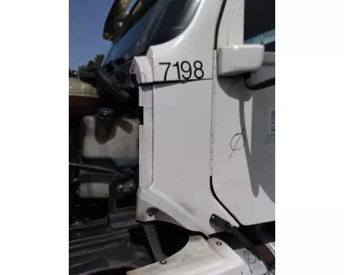 FREIGHTLINER COLUMBIA 120 COWL