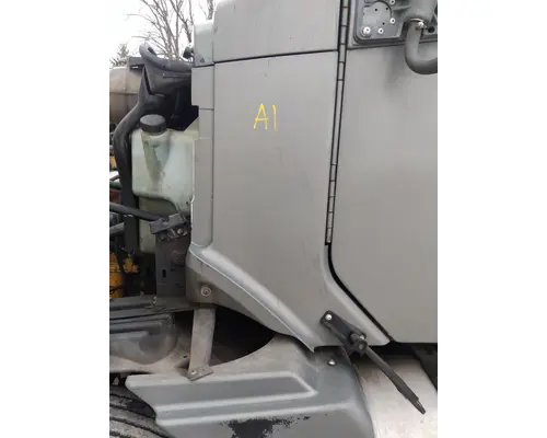 FREIGHTLINER COLUMBIA 120 COWL