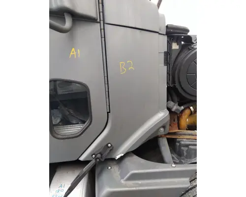 FREIGHTLINER COLUMBIA 120 COWL