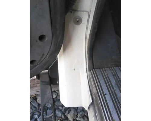 FREIGHTLINER COLUMBIA 120 COWL