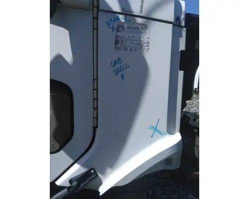 FREIGHTLINER COLUMBIA 120 COWL