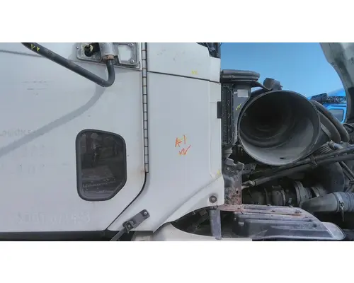 FREIGHTLINER COLUMBIA 120 COWL