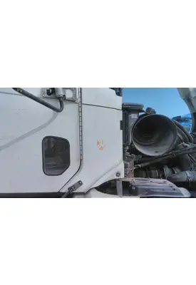 FREIGHTLINER COLUMBIA 120 COWL