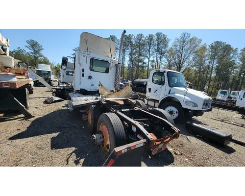 FREIGHTLINER COLUMBIA 120 Cab
