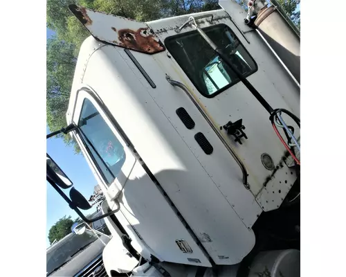 FREIGHTLINER COLUMBIA 120 Cab