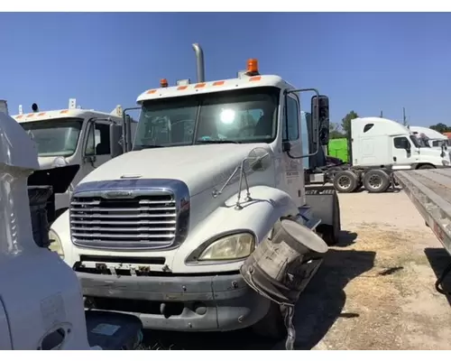 FREIGHTLINER COLUMBIA 120 Cab