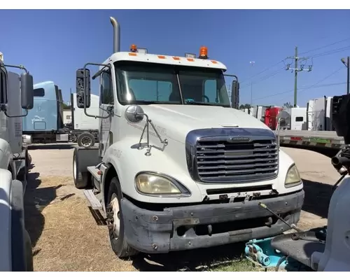 FREIGHTLINER COLUMBIA 120 Cab