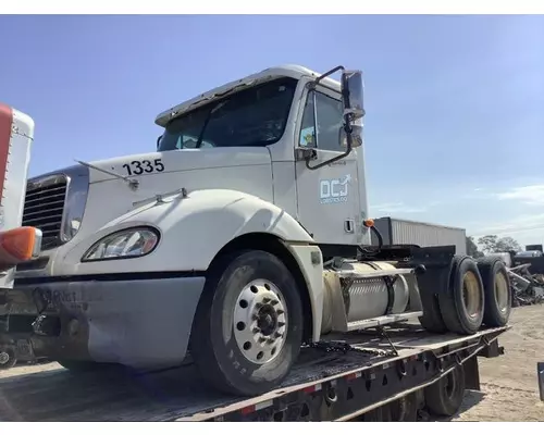 FREIGHTLINER COLUMBIA 120 Cab