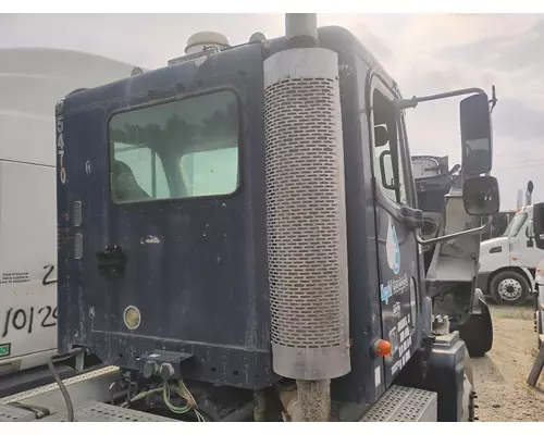 FREIGHTLINER COLUMBIA 120 Cab