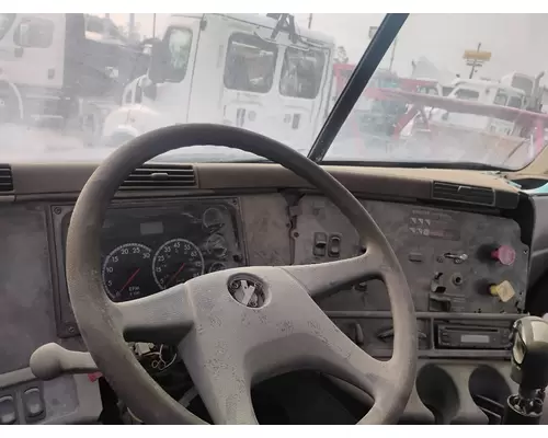 FREIGHTLINER COLUMBIA 120 Cab