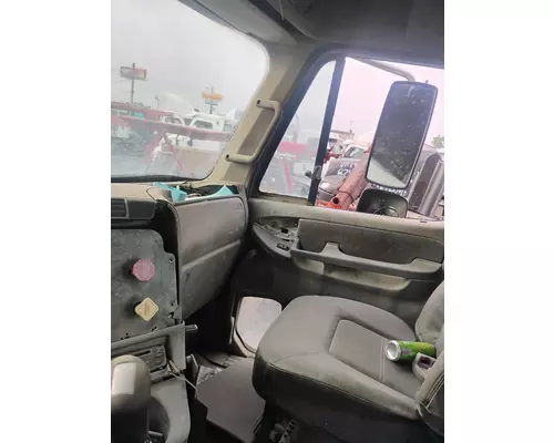FREIGHTLINER COLUMBIA 120 Cab