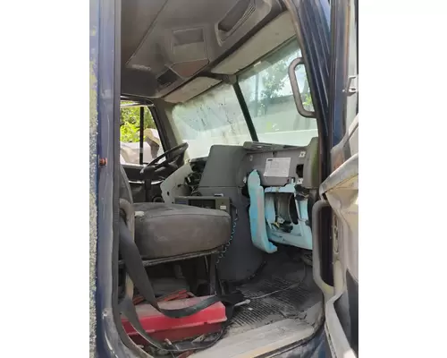 FREIGHTLINER COLUMBIA 120 Cab