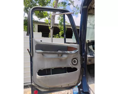 FREIGHTLINER COLUMBIA 120 Cab