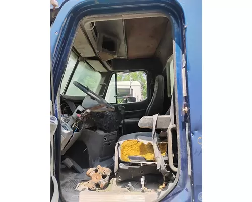 FREIGHTLINER COLUMBIA 120 Cab