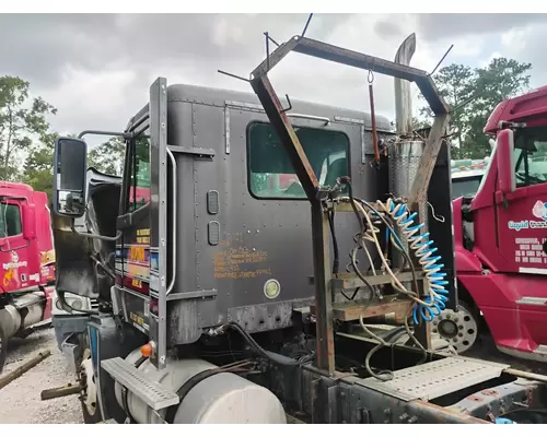 FREIGHTLINER COLUMBIA 120 Cab