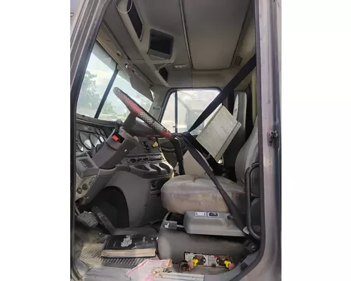 FREIGHTLINER COLUMBIA 120 Cab
